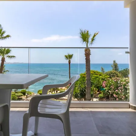 Rododafni Aparthotel 3*