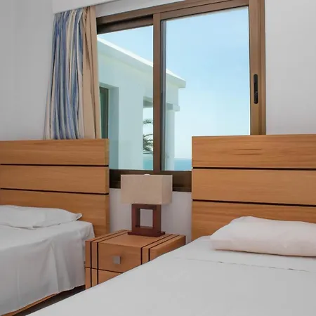 Rododafni Aparthotel 3*