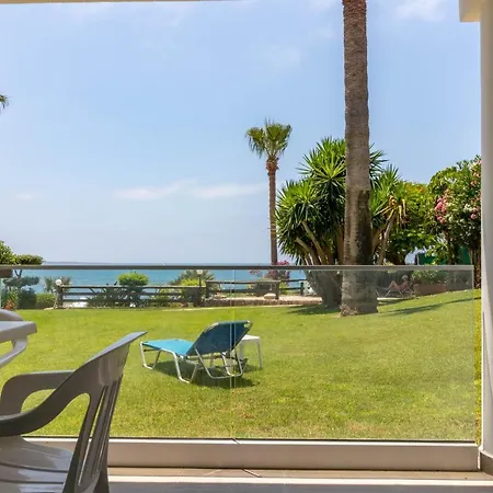 Rododafni Aparthotel 3*