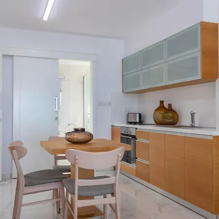 Rododafni Aparthotel Klorakas